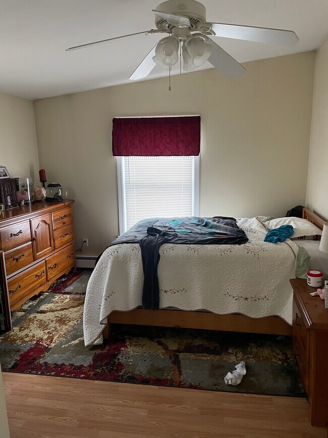 Otro - 16 Laurier St