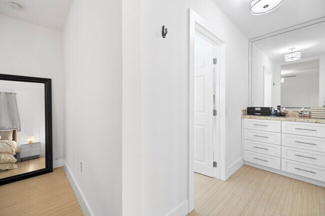 Foto del edificio - 811 Capri St