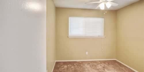 Building Photo - 818 Sequoia Dr