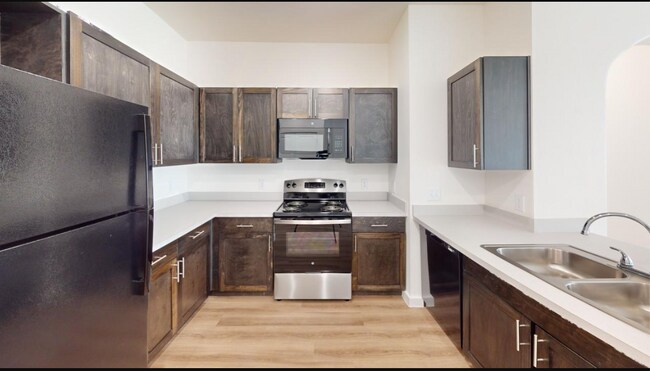 Building Photo - 3500 Magic Dr