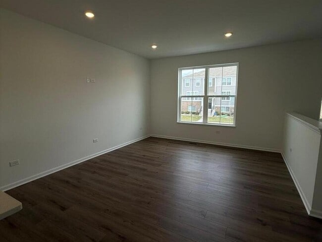 Foto del edificio - 14934 Dyer Ln