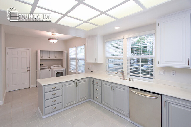 Building Photo - 124 Waterside Cir