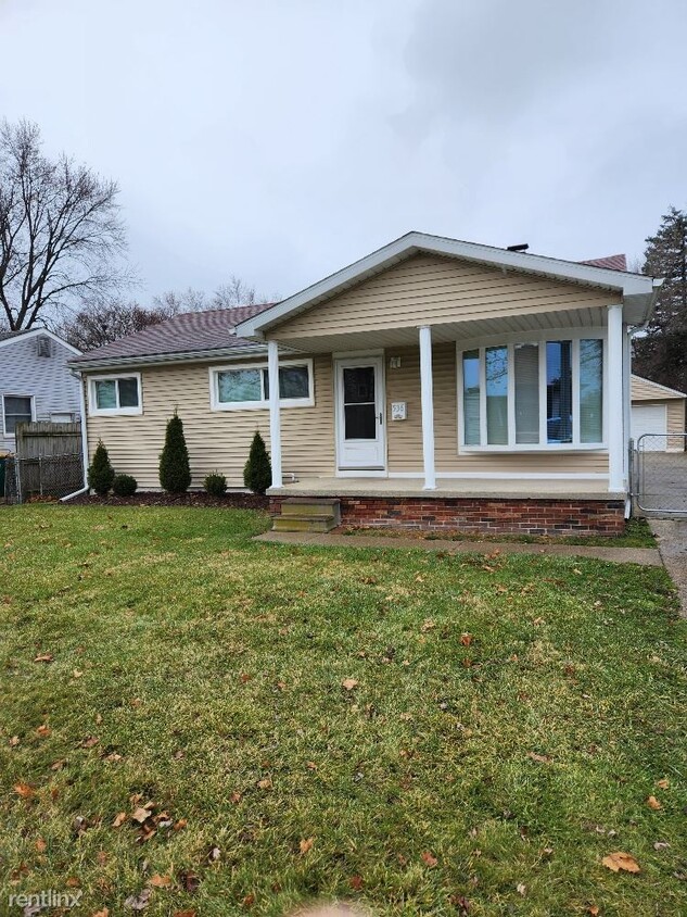 4 br, 2 bath House 536 S Redwood Ave House Rental in Ypsilanti, MI