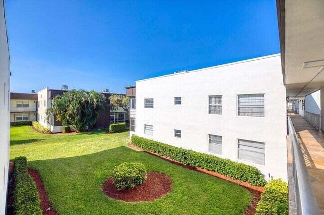 Foto del edificio - 701 Normandy Ln