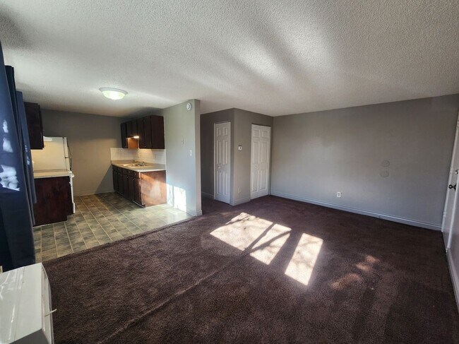 Building Photo - 1941 Clinton St