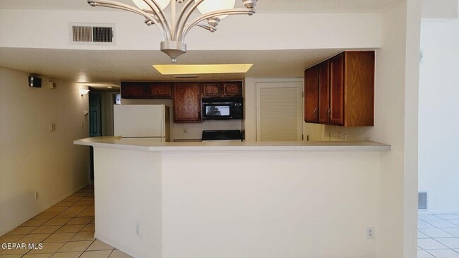 Building Photo - 7025 Crown Ridge Dr