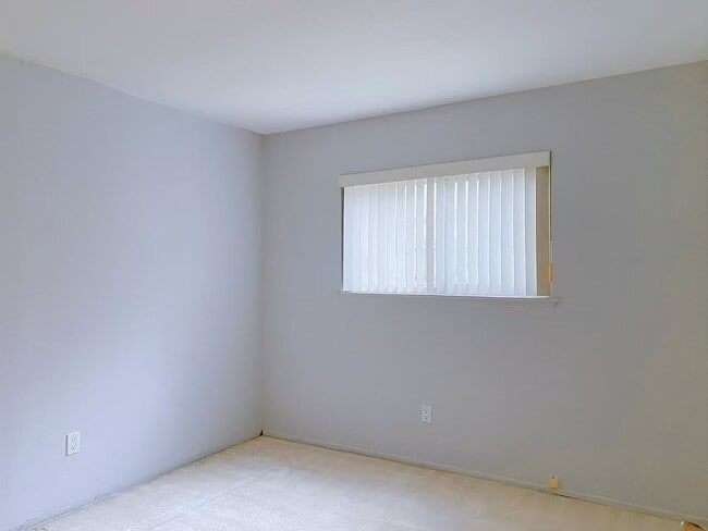 Foto del edificio - 324 S Palo Cedro Dr