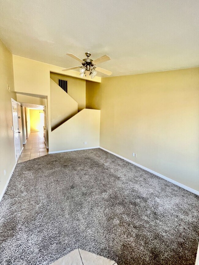 Building Photo - Cute Pet-Friendly Townhome in Hurricane