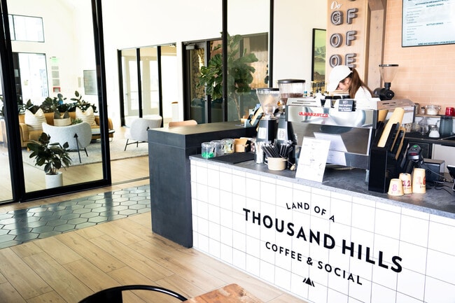 Foto del edificio - NOVEL Daybreak by Crescent Communities