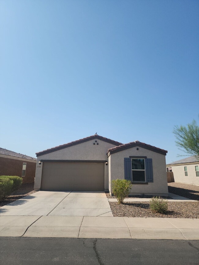 Building Photo - "Spacious 4-Bedroom Oasis in Casa Grande w...