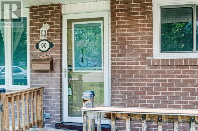Photo du bâtiment - 90 Blackhorne Dr