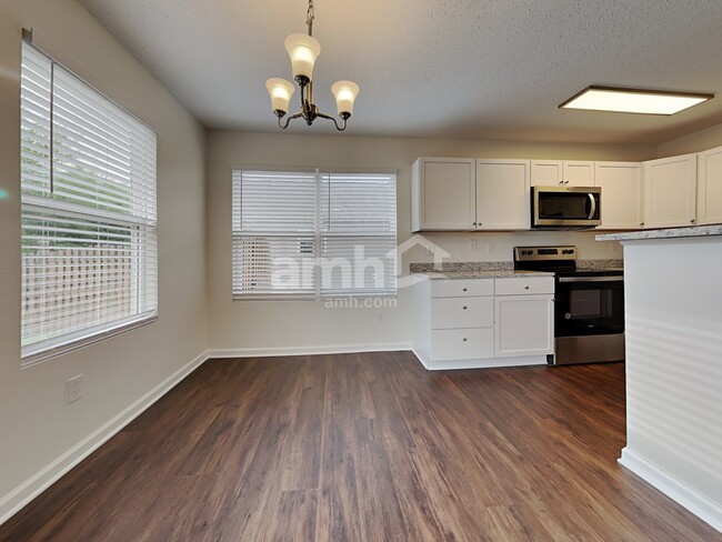 Foto del edificio - 15511 Sandlands Cir