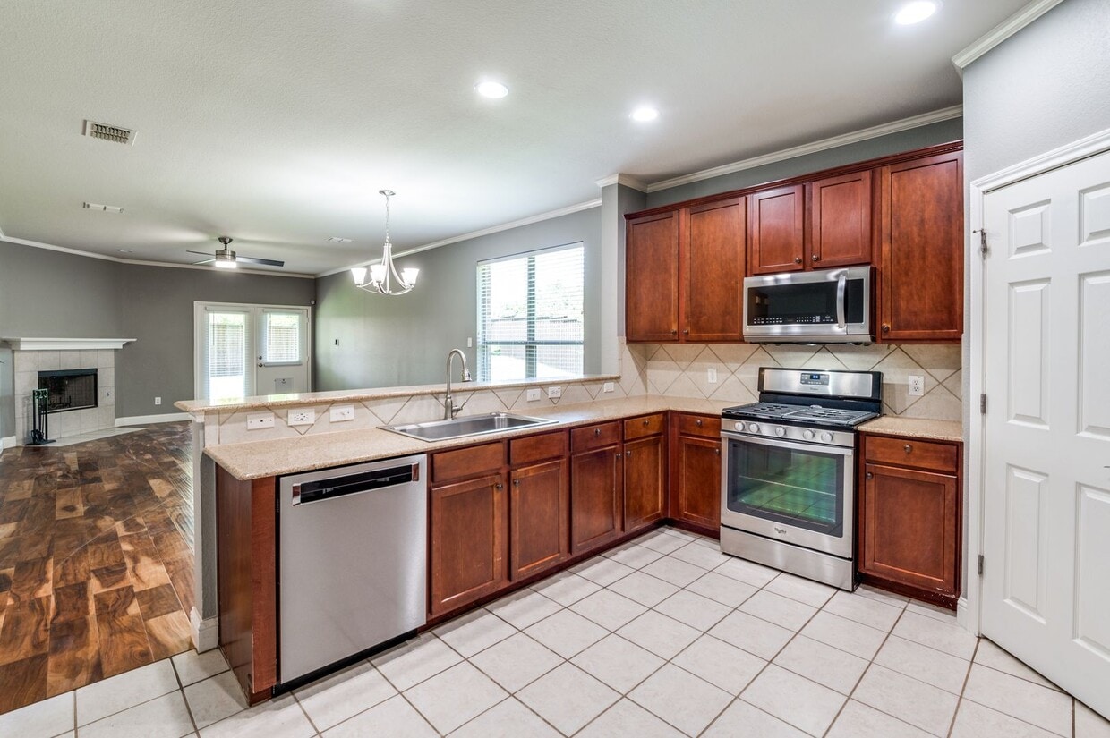Foto principal - One Story, 4 bedroom, 2 bathroom home in M...