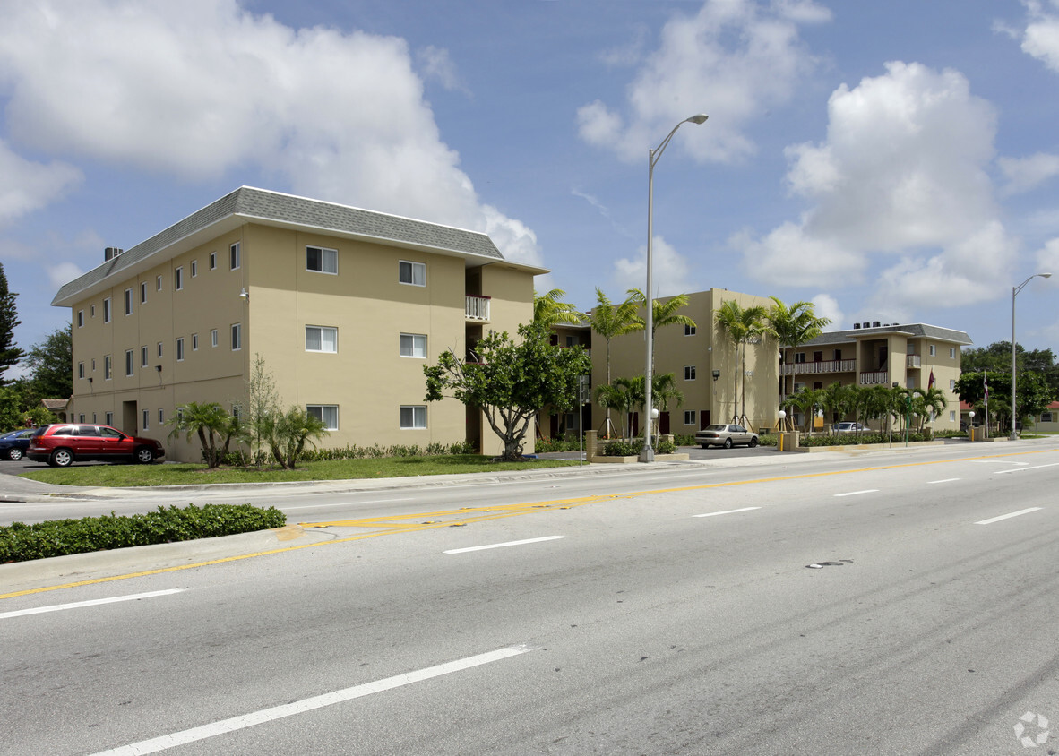 Primary Photo - Bel House Apartments