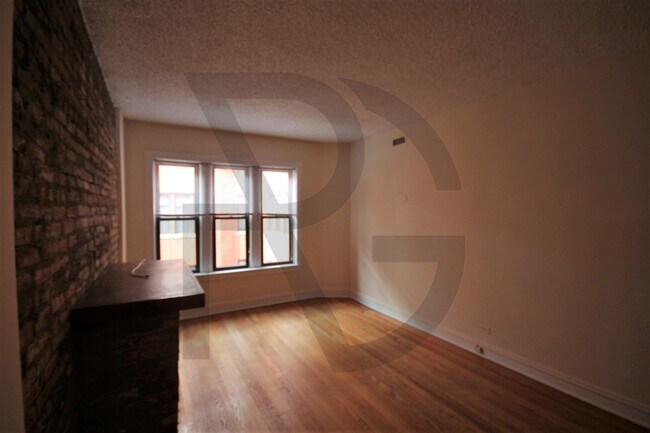 Building Photo - 3519 N Racine Ave