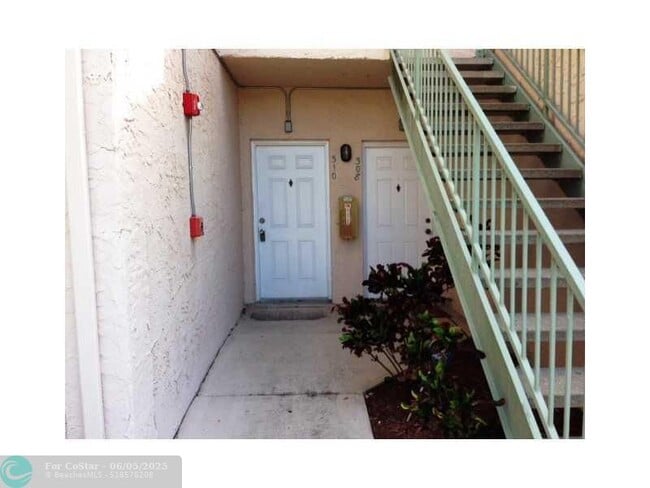 Building Photo - 4090 N Pine Island Rd