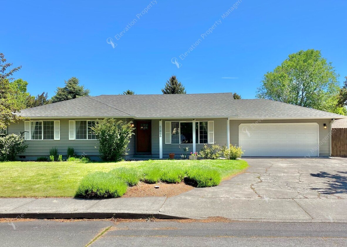 Foto principal - Charming Bend Home | Single-Story Living