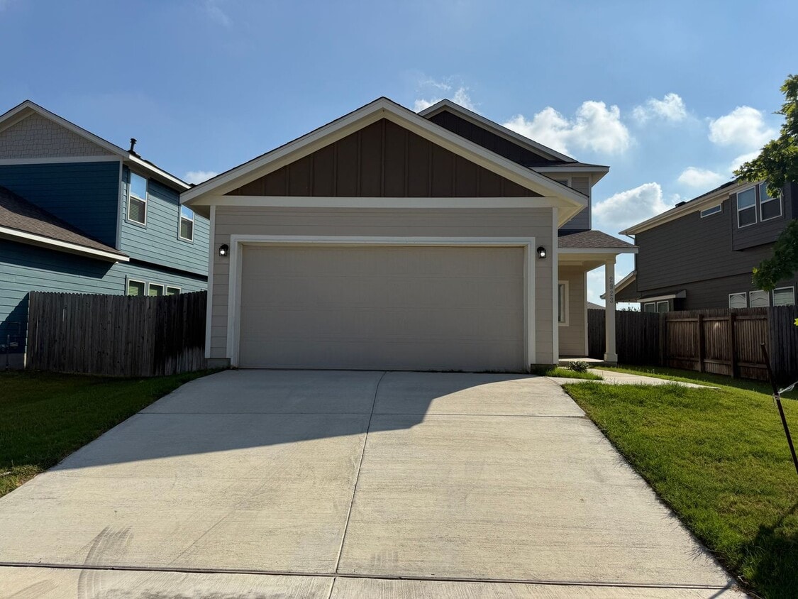 Foto principal - Gorgeous 4 bedroom in Blanco Vista