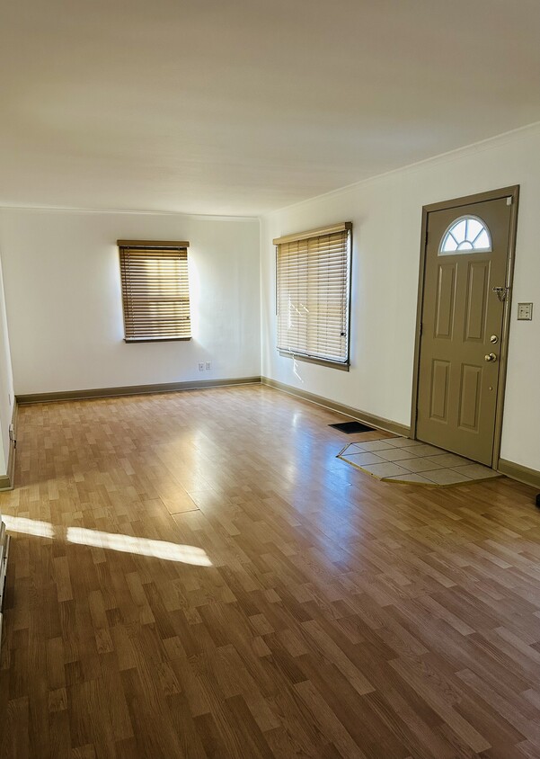 Building Photo - 3451 Broadway