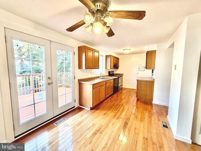 Foto del edificio - 1234 Elm Grove Cir