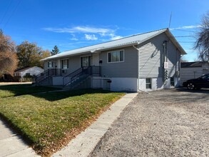 Building Photo - 221-223 E Sunset Dr