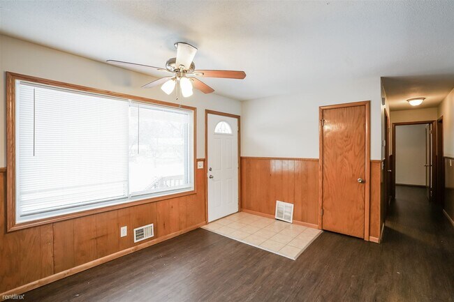Building Photo - 3 br, 2 bath House - 1008 128th Ave NE