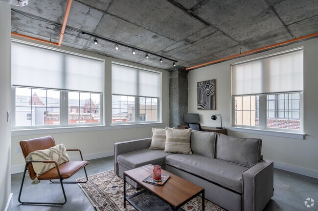 1BR, 1BA - 667SF - Living Room - The Gotham