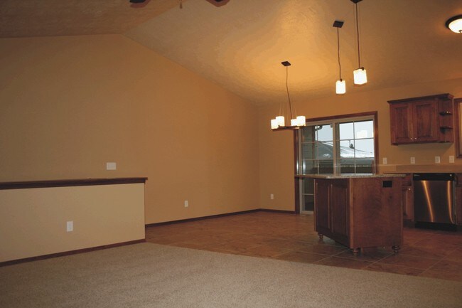Large, open LR, DR kitchen w/vaulted ceilings - 2916 E Kensington St
