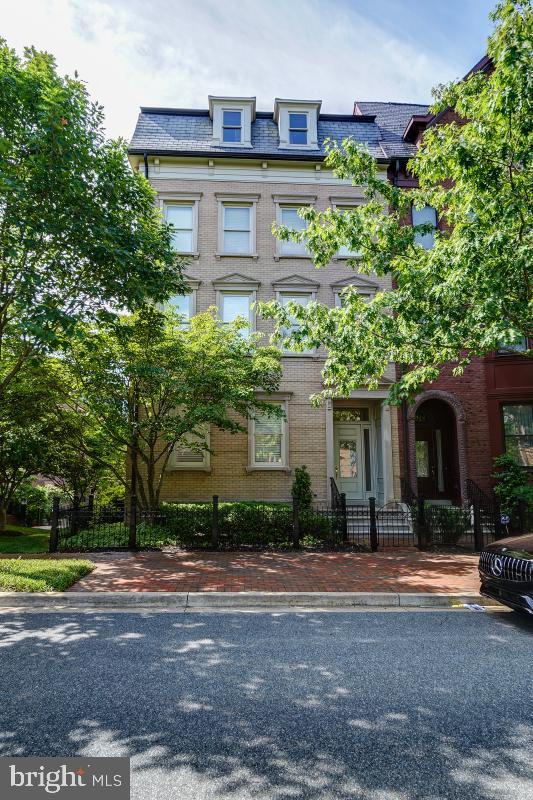 Primary Photo - 7812 Cadbury Ave