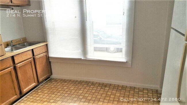 Foto del edificio - 214 N Summit St