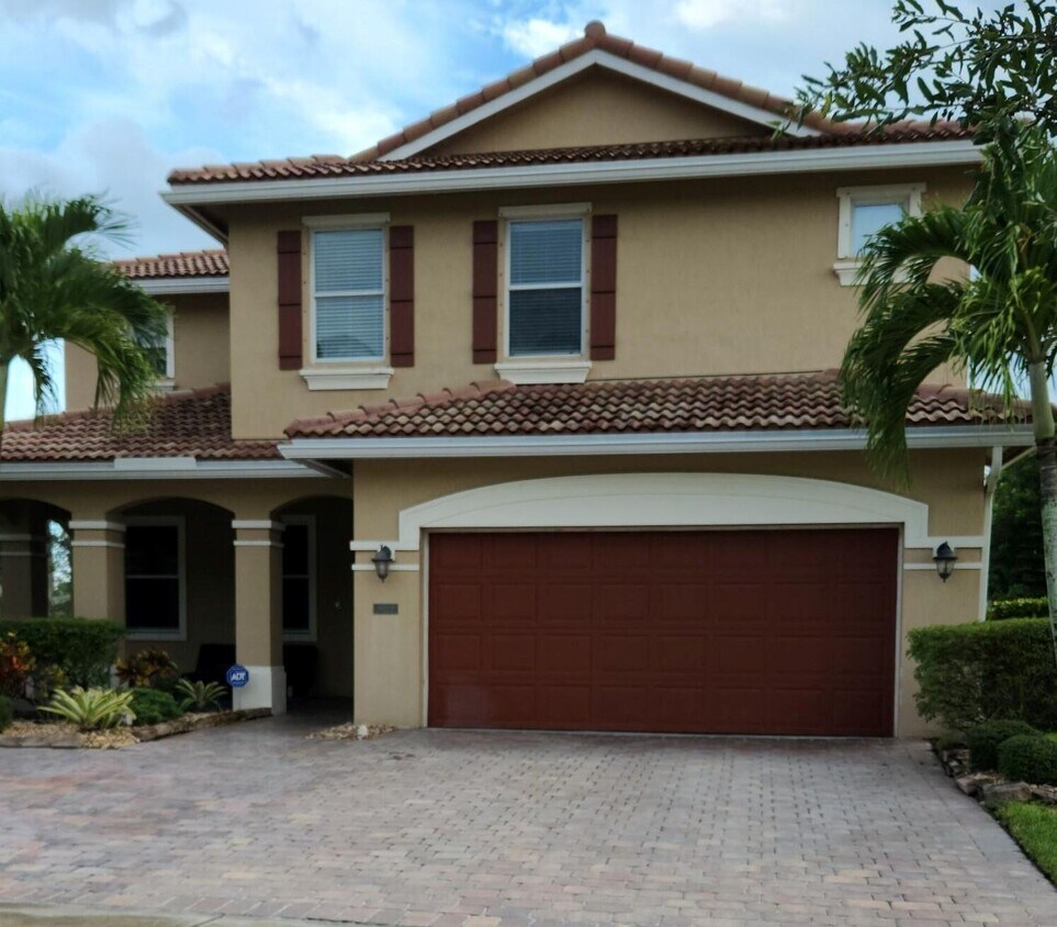 Primary Photo - 9322 Silent Oak Cir