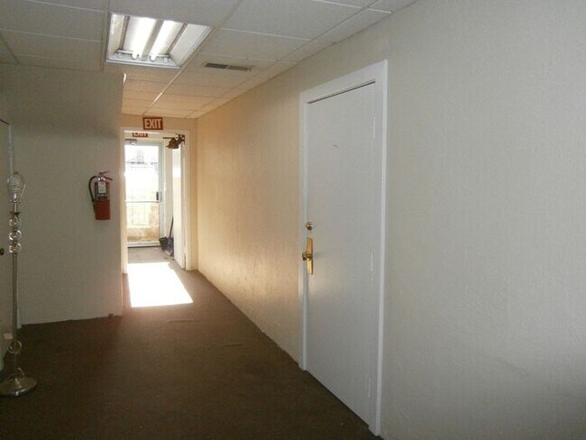 Building Photo - Great 2 Bedroom Apartment in West York