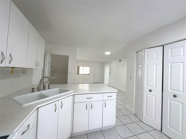 Building Photo - 3562 W 80th St