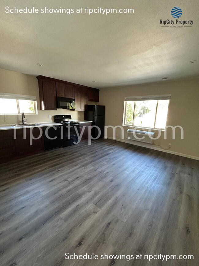 Building Photo - Beautiful studio apartment in downtown Hil...