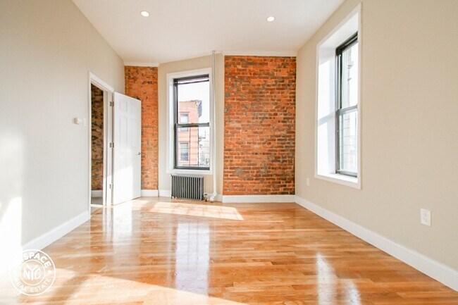 Building Photo - 588 Throop Ave
