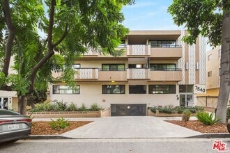 Building Photo - 7540 Hampton Ave