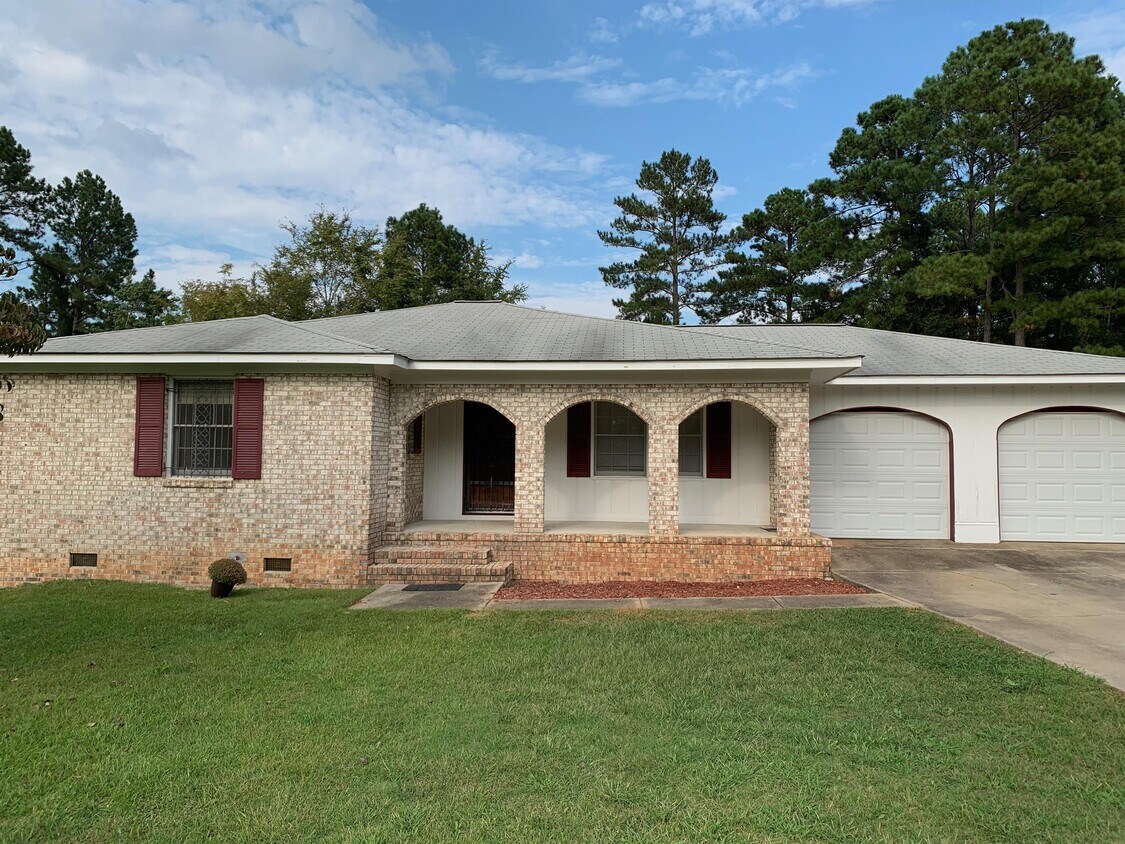 Primary Photo - 1939 Robin Cir