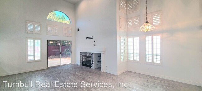 Building Photo - 3 br, 2.5 bath House - 5125 DE LA ROSA DR