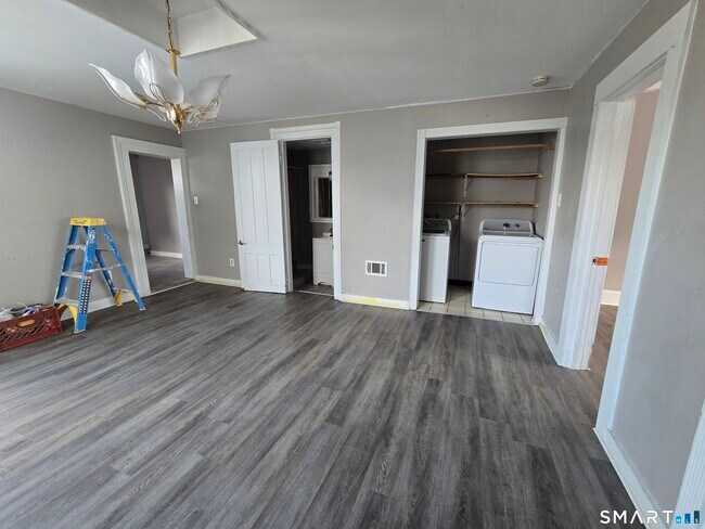 Building Photo - 106 Hanover St