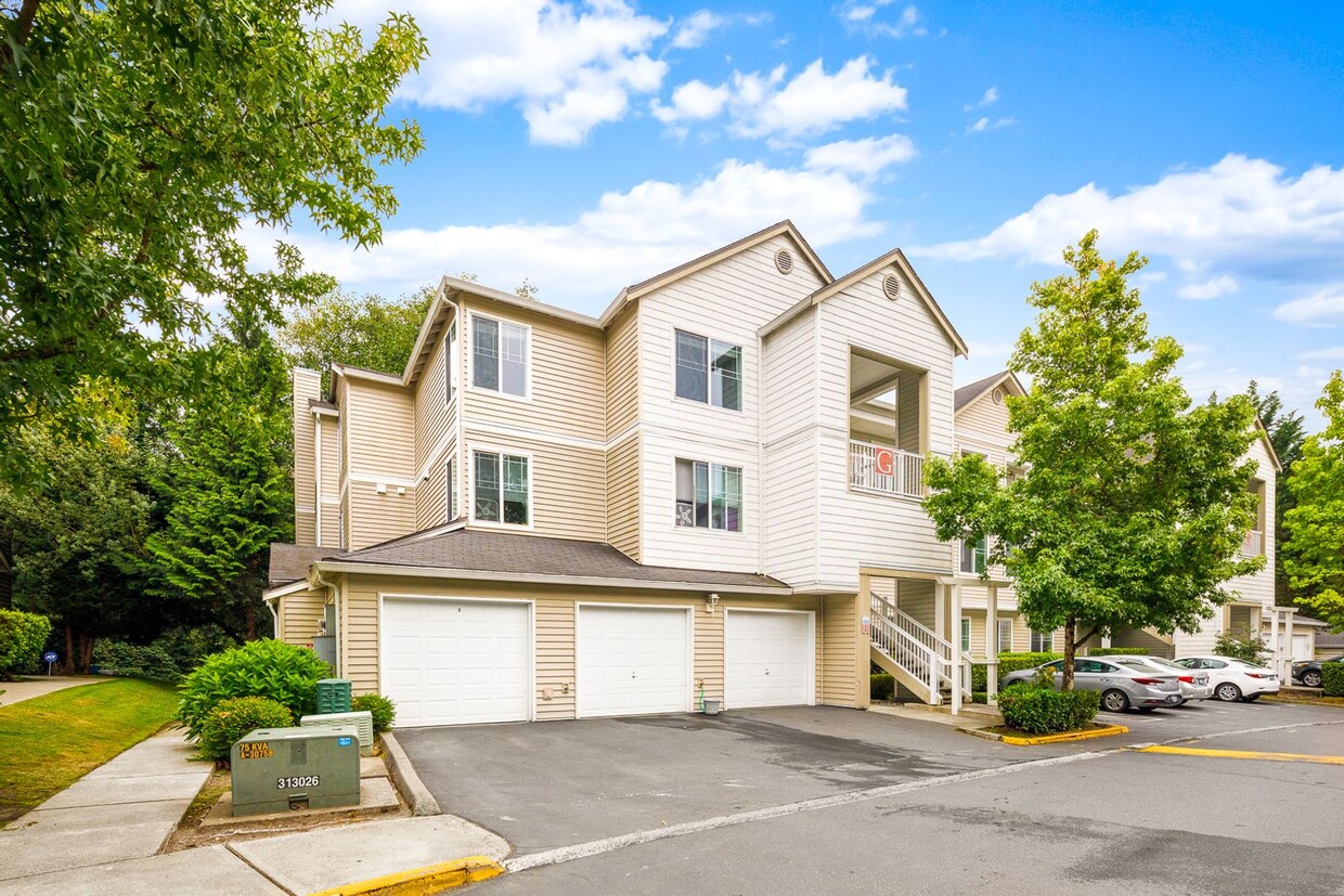 Foto principal - Spacious 3BD 2BA Top Floor Condominium wit...