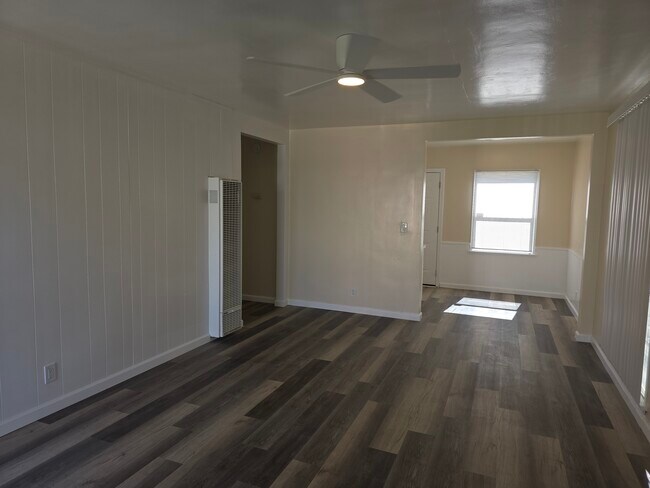 Building Photo - 15726 Halldale Ave
