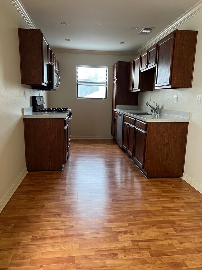 Foto del edificio - 625 E Cypress Ave