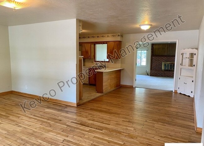 Foto del edificio - Awesome Four Bedroom Home by CSU Campus!