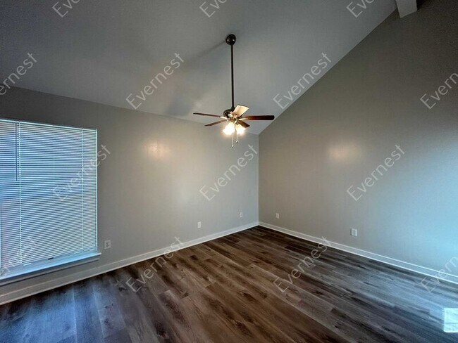 Foto del edificio - 3743 Oak Lake Ln