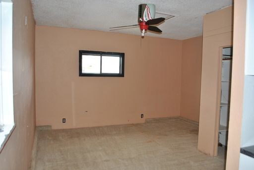 Building Photo - Cozy Home