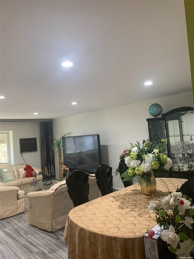 Foto del edificio - 2074 E 54th St