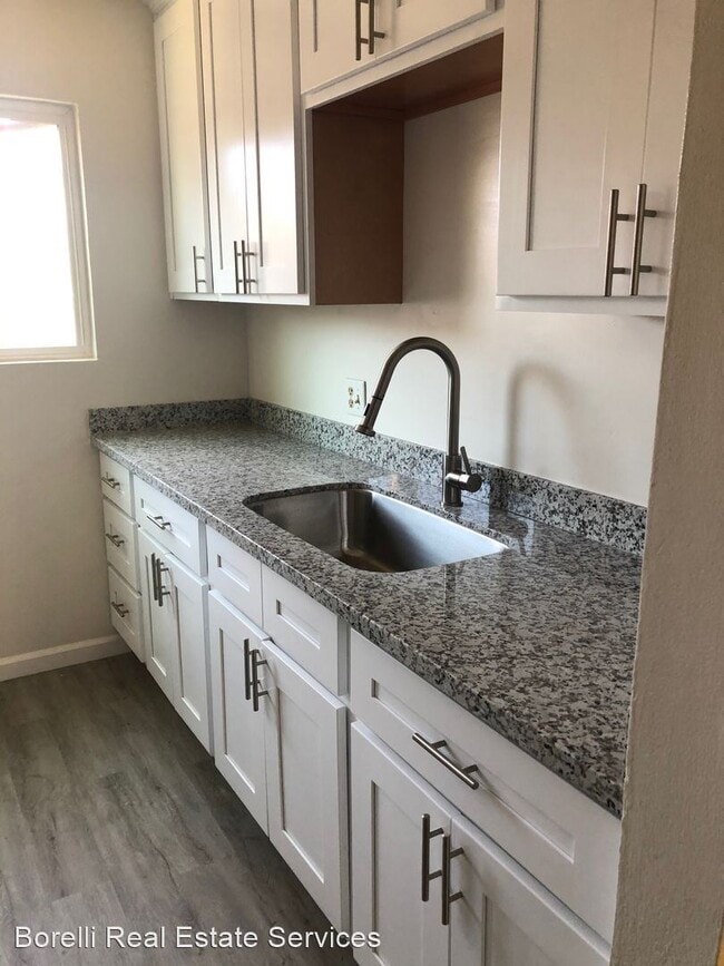 Building Photo - 2 br, 1 bath Apartment - 929 Illinois Ave.