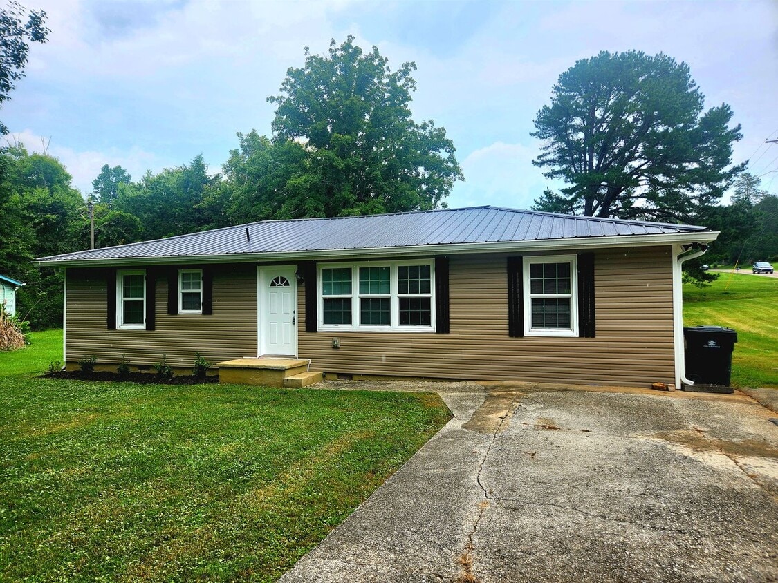 Large, family-friendly S. Knox 3br/2ba w office - Large, family-friendly S. Knox 3br/2ba w office