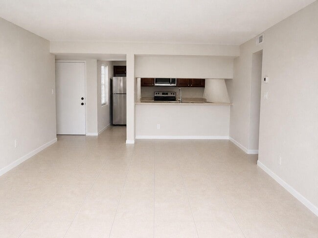 Foto del edificio - 2730 Forest Hills Blvd