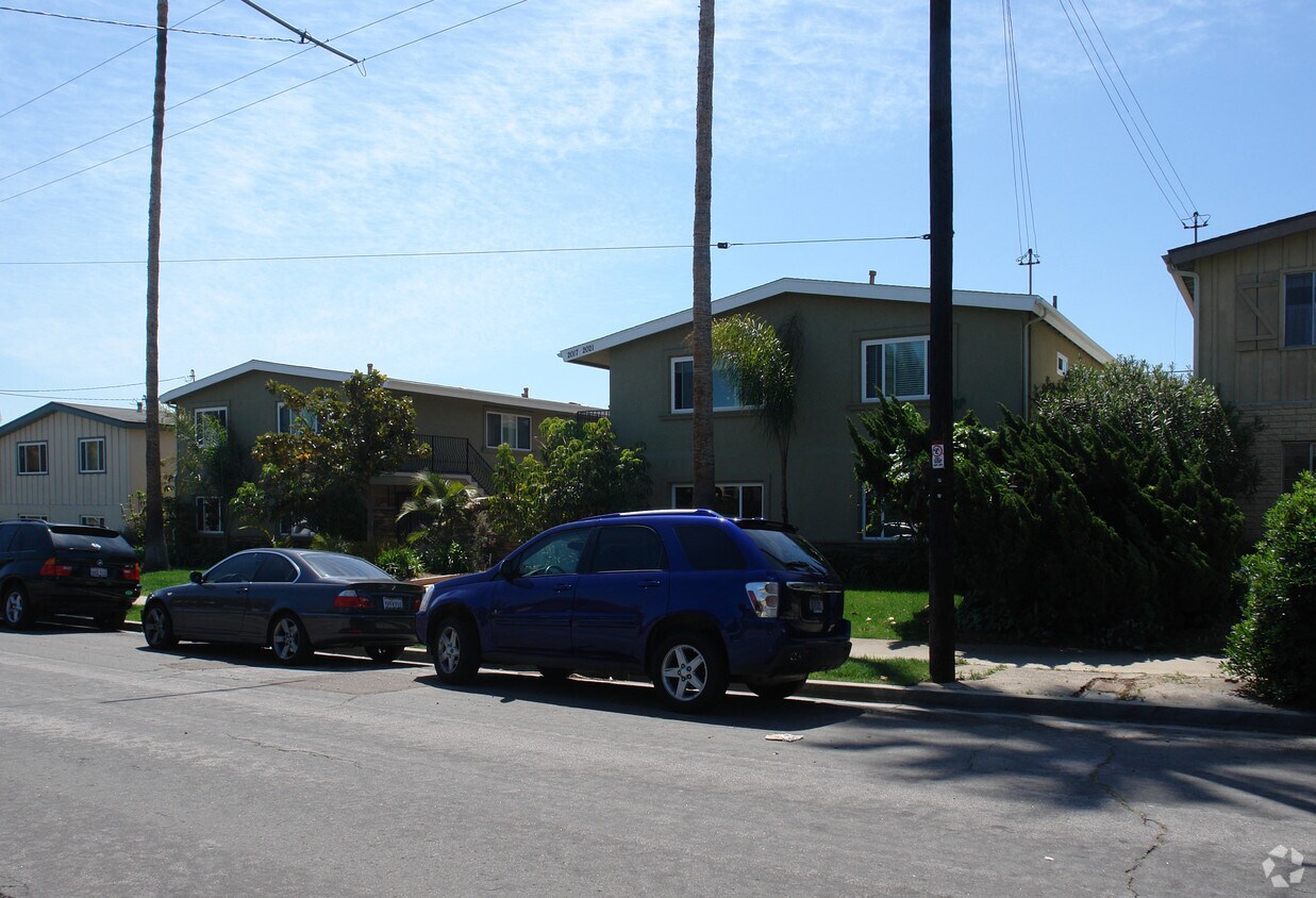Building Photo - 2017-2025 Oliver Ave